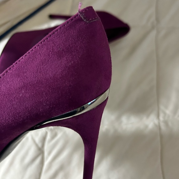 Marc Fisher Purple Heels with Pointed Toe and Stiletto Design - Picture 4 of 5